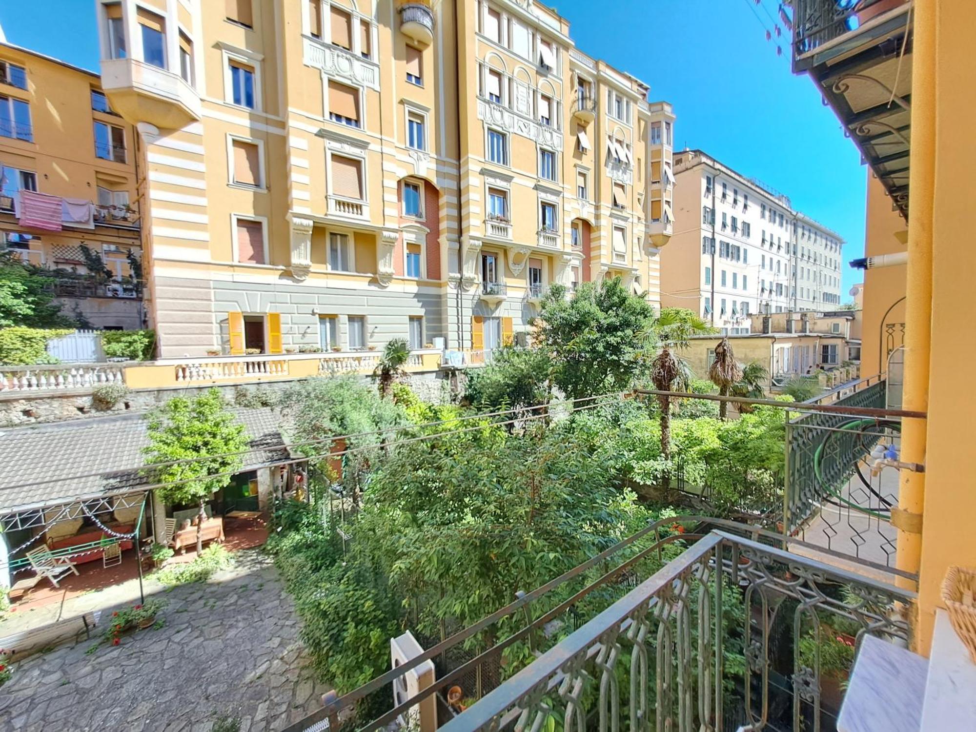 L'Alcova B&B, A Due Passi Dal Centro Genoa Luaran gambar