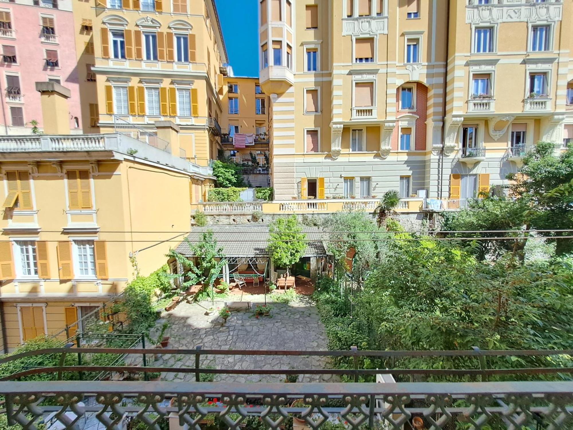 L'Alcova B&B, A Due Passi Dal Centro Genoa Luaran gambar